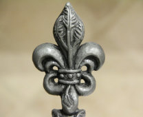 Fleur-de-Lis Wine Stopper